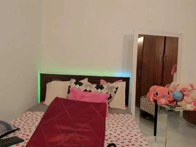 -viioolleettaa- on BongaCams 