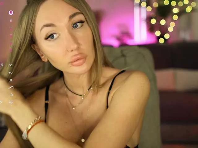 -white-kitty- on BongaCams