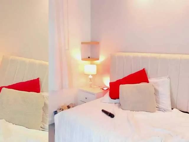 Offline adhilaa- on BongaCams