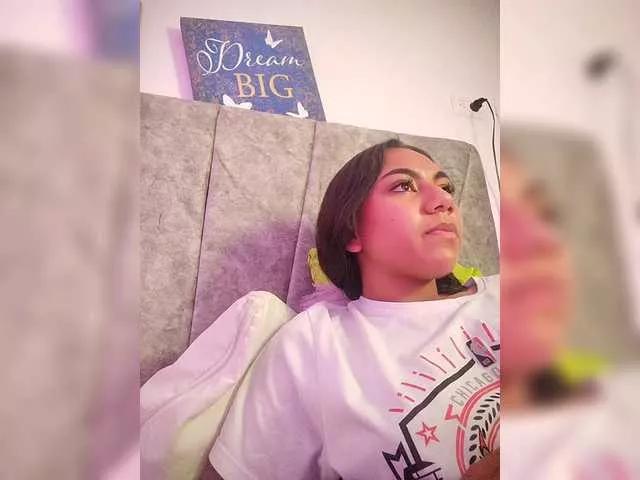 Masturbate to 21 years old Alahia from BongaCams Alahia from BongaCams