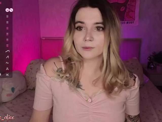Alice-teaseee on BongaCams 
