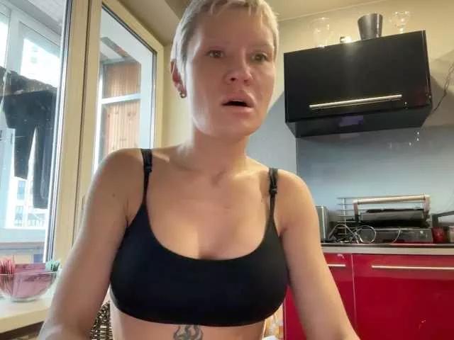 Alisa-Fox on BongaCams