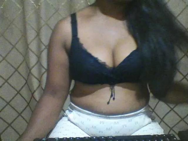Freechat Amandinea on BongaCams