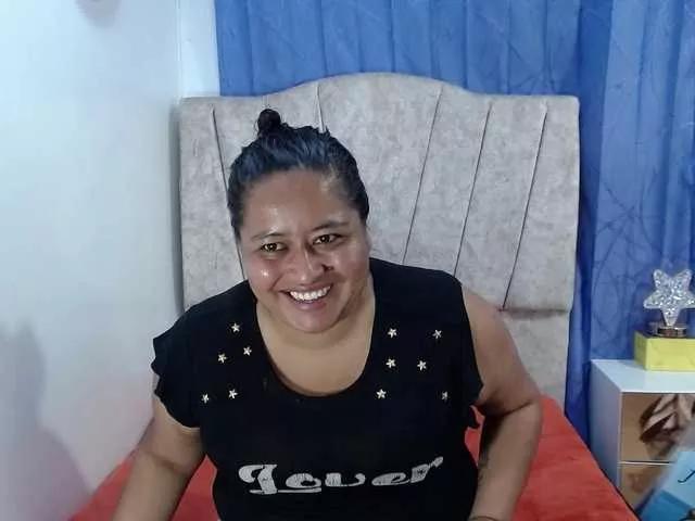 Freechat AMARAA17 on BongaCams