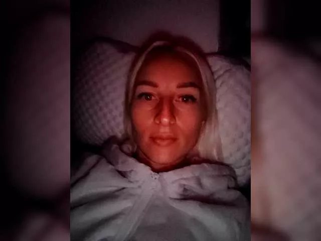 Offline Anna-141 on BongaCams