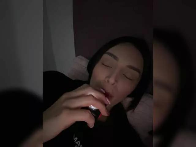 Offline AprilRosse on BongaCams