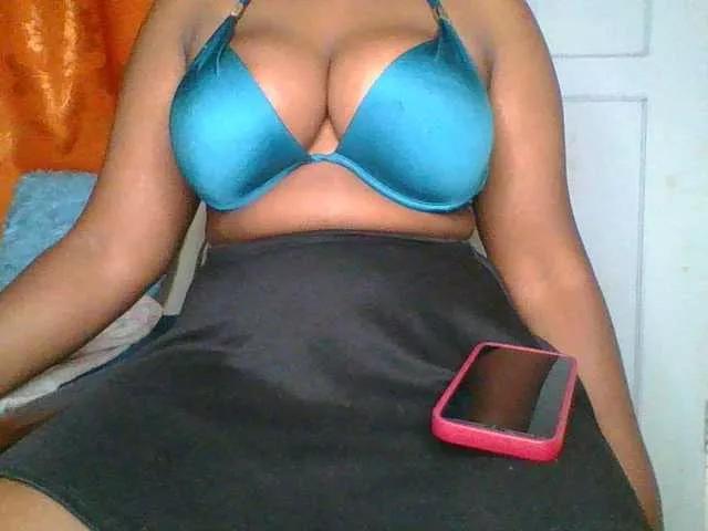 bigzonroe24 on BongaCams 