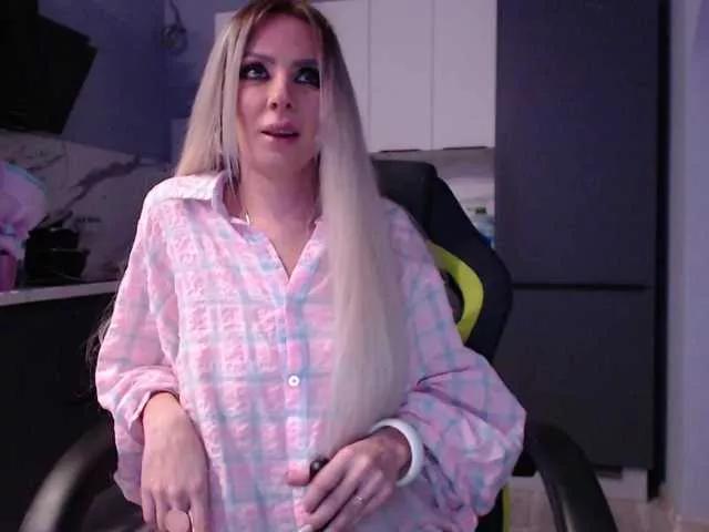 blondalina on BongaCams 