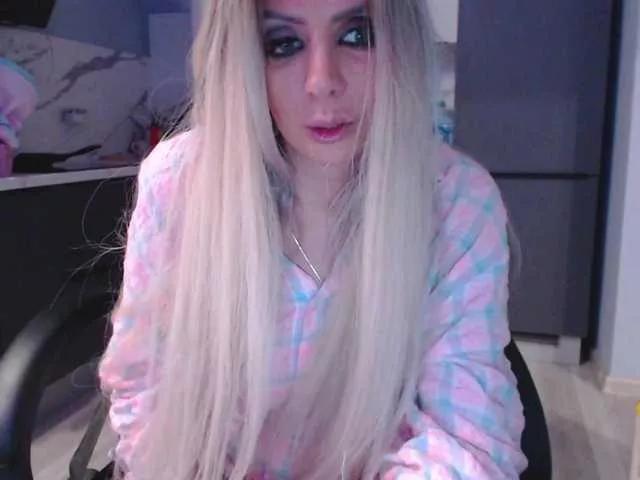 blondalina on BongaCams 