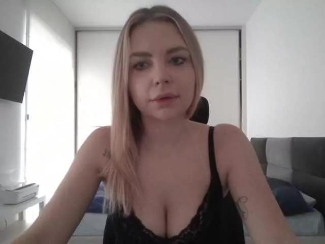 Blondie8853 on BongaCams 