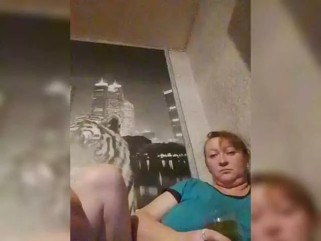 Offline BrideyMollie on BongaCams