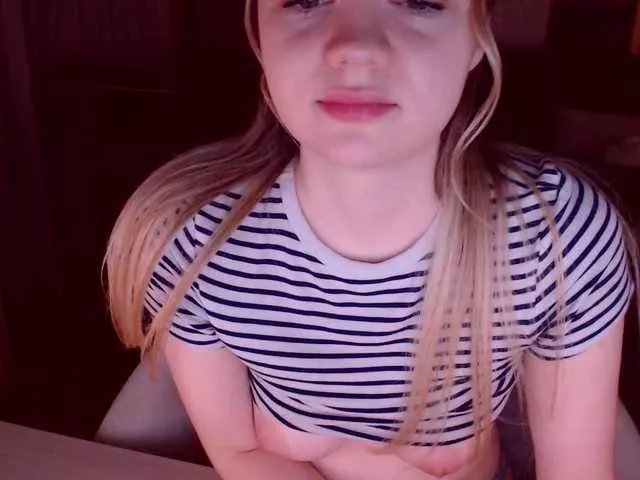 Offline Camille18 on BongaCams