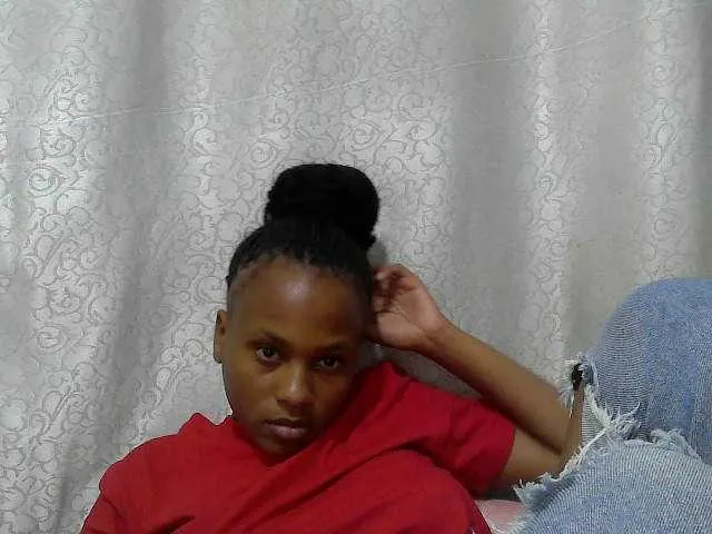 Freechat Caroldoly on BongaCams