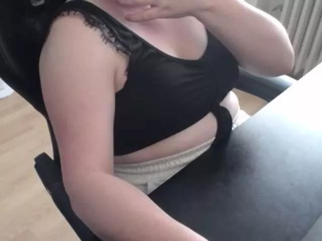 Offline Celina-Rose on BongaCams