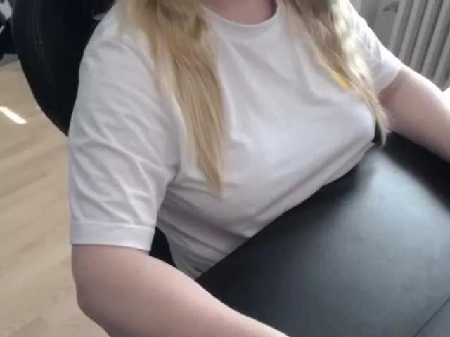 Offline Celina-Rose on BongaCams