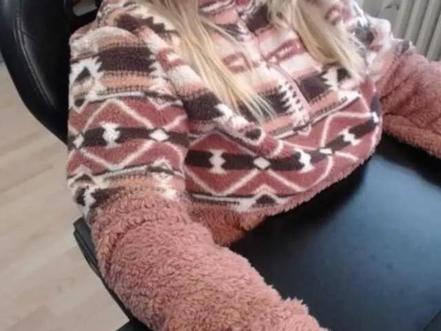 Offline Celina-Rose on BongaCams