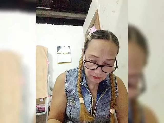cherrywhite03 on BongaCams
