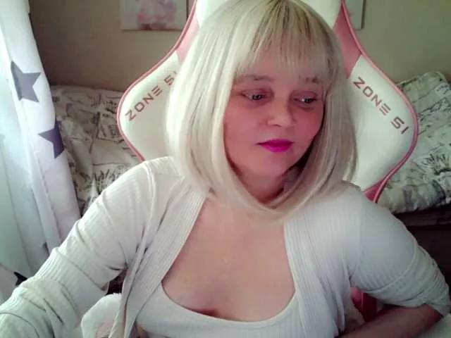 Offline ChristieRoses on BongaCams