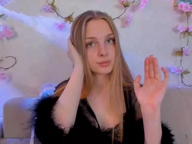 Sweet CrimsonAura wants you to fuck her body now CrimsonAura from BongaCams