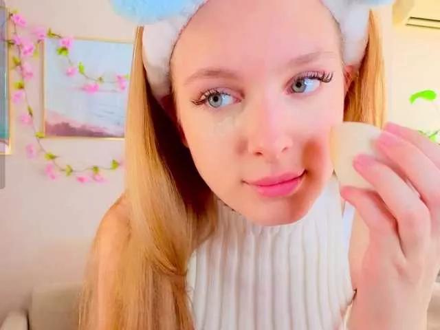 Offline CrimsonAura on BongaCams