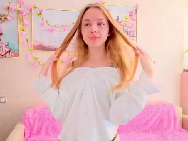 Offline CrimsonAura on BongaCams