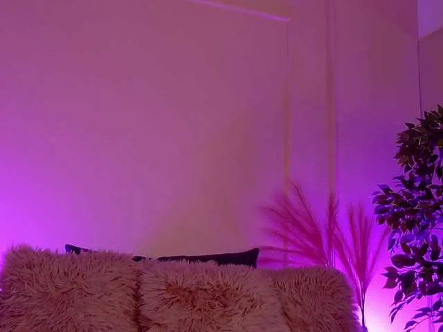 CrystalRed on BongaCams