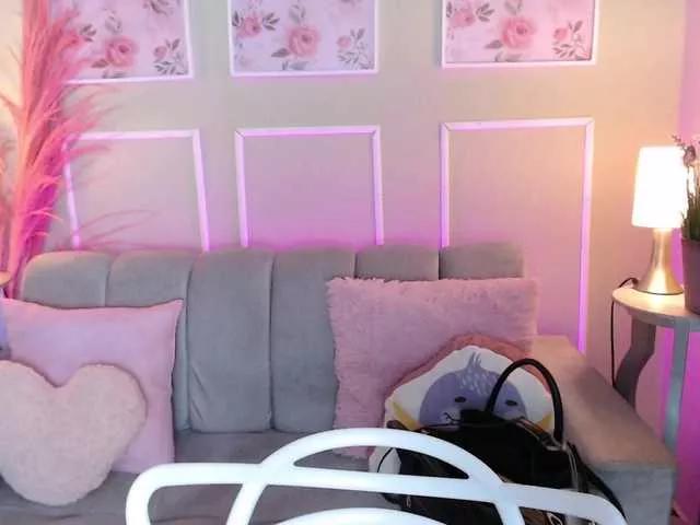 Join 18 years old CurlyDani from BongaCams CurlyDani from BongaCams
