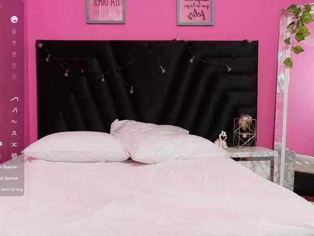 cutepetitee on BongaCams