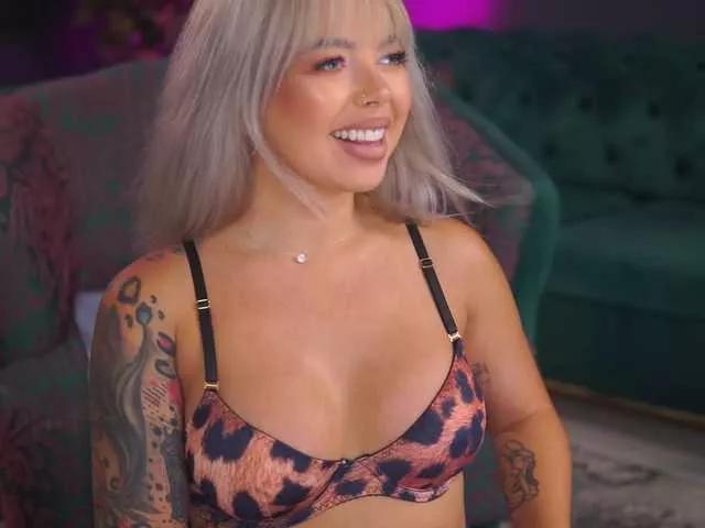 DaenerysDrogo on BongaCams 
