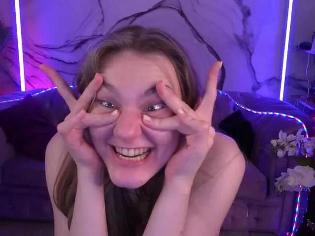 Offline DiamondGoldie on BongaCams