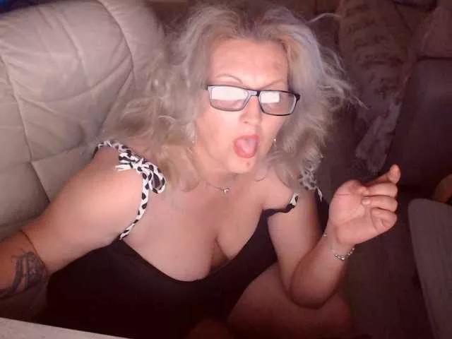DivineBlond on BongaCams 