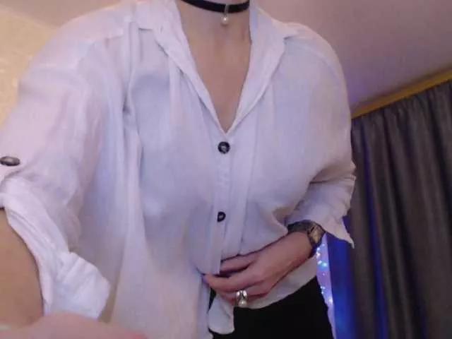 Offline Elenaza1001 on BongaCams