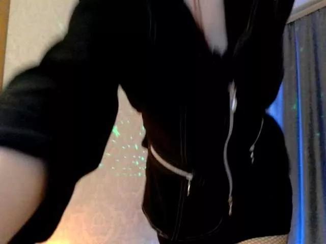 Offline Elenaza1001 on BongaCams