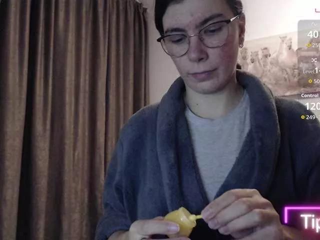 Elinor21 from BongaCams