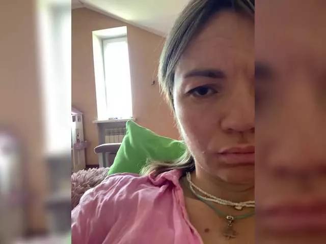 Ella-Pearlie on BongaCams 