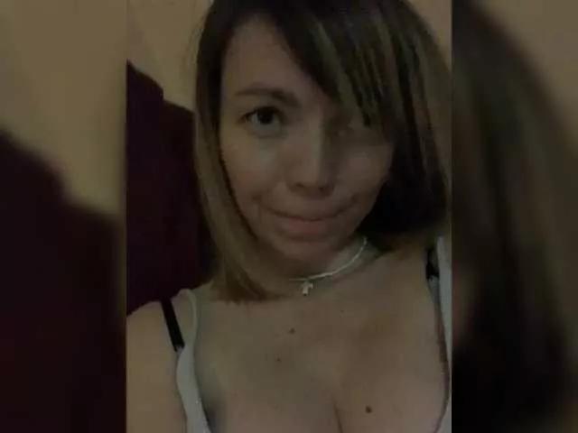 Ella-Pearlie on BongaCams 