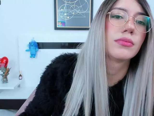 EllaDavs on BongaCams 