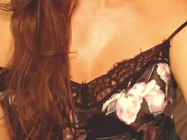 ellaine on BongaCams 