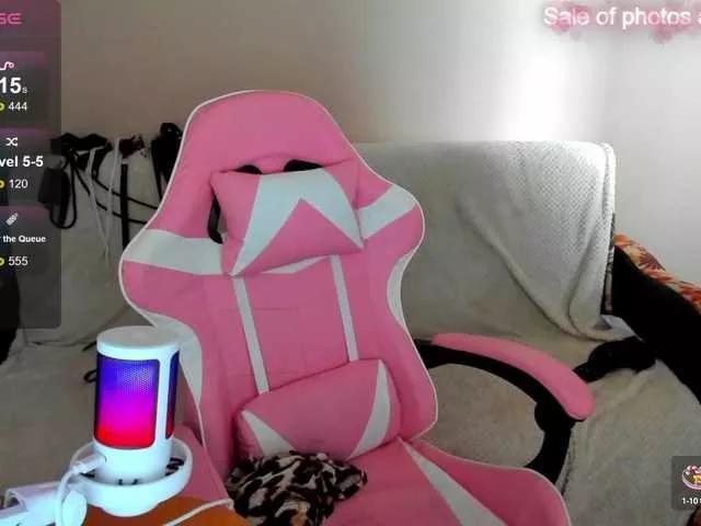 Offline ElliMilka on BongaCams