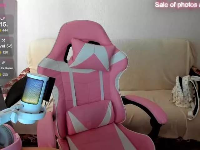 Offline ElliMilka on BongaCams