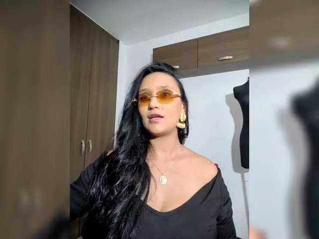 Freechat Emeraldgem on BongaCams