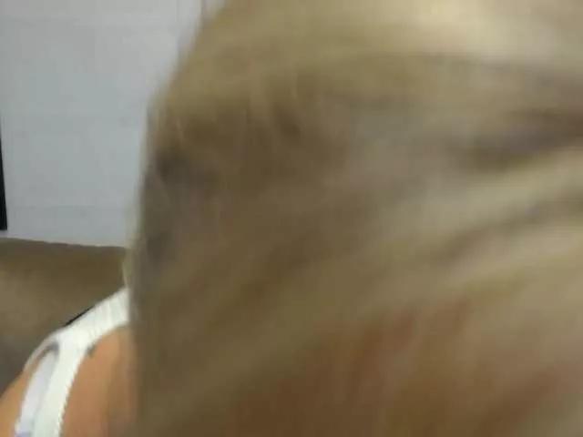 Offline EmillyLove on BongaCams