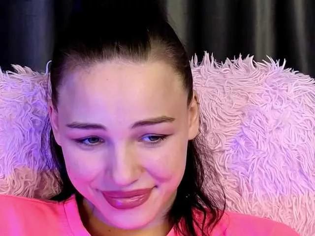 EmilyLuxxxury on BongaCams