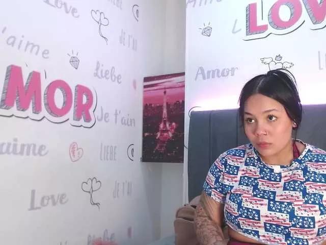 emilyqueen3xx on BongaCams
