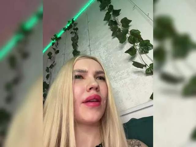 Emmagoodgirl on BongaCams 