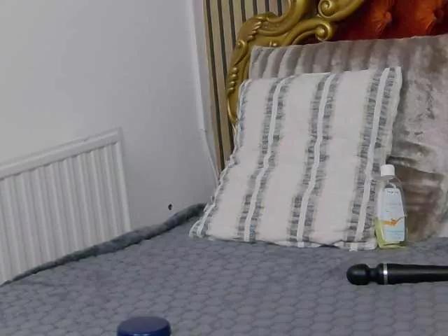 EmmaSkyes on BongaCams 