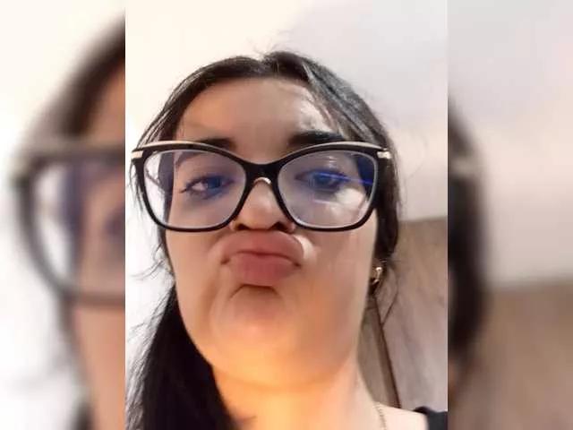 Freechat Emmyx1 on BongaCams