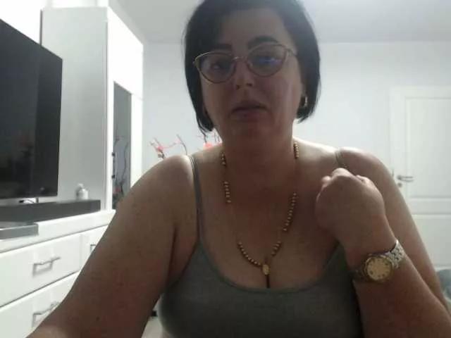 Emyllywhite on BongaCams
