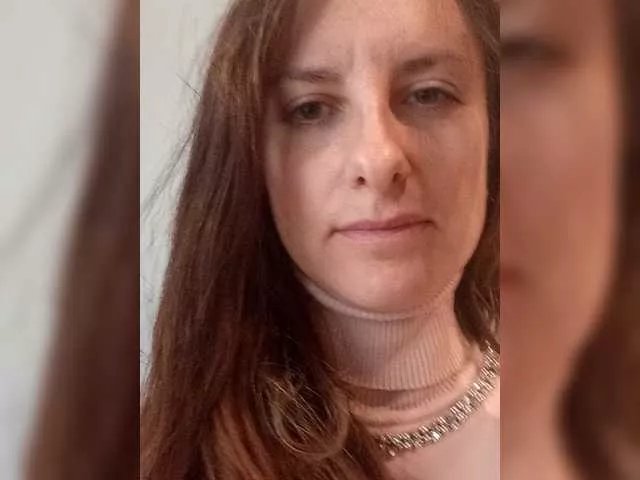 Offline Erine9900 on BongaCams