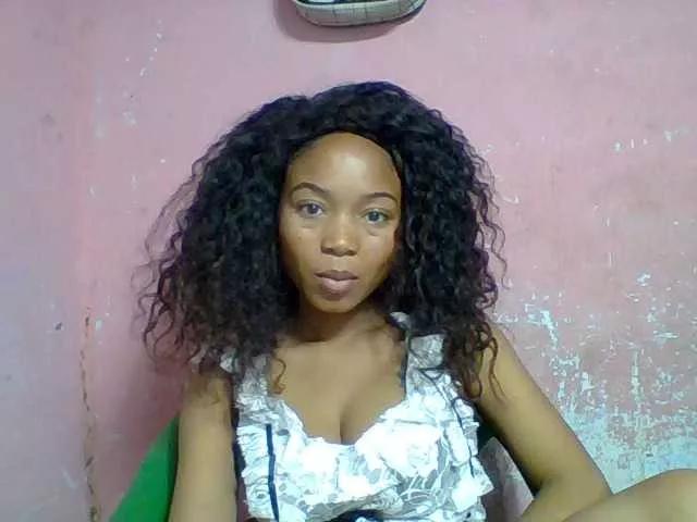 Estelahh on BongaCams